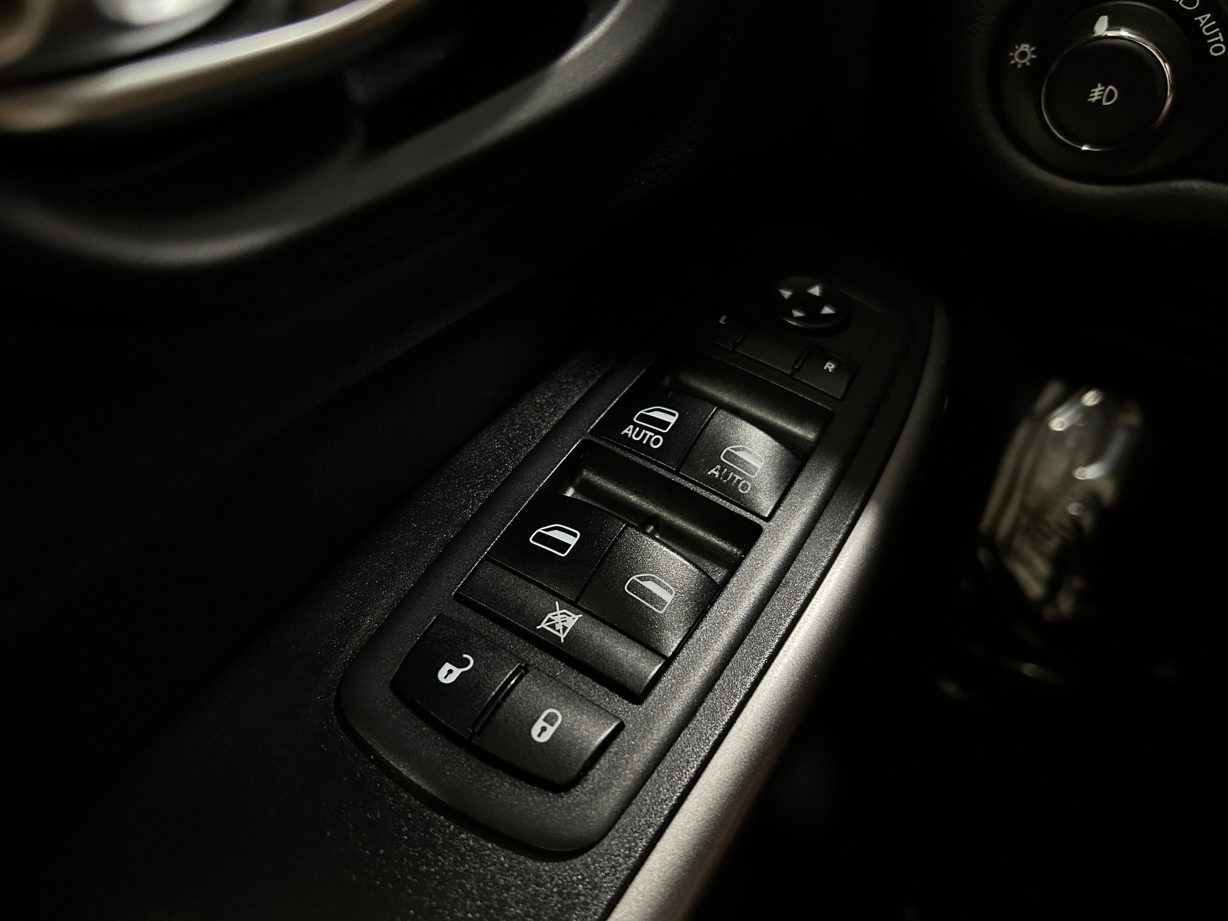 Used 2019 Jeep Cherokee Latitude Plus AWD/4WD image 27
