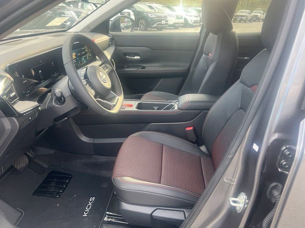 Used 2025 Nissan Kicks SR image 11
