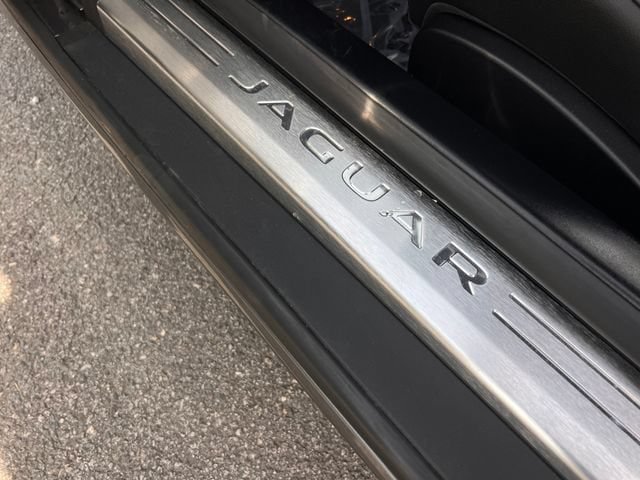 Used 2019 Jaguar F-TYPE Convertible RWD image 14