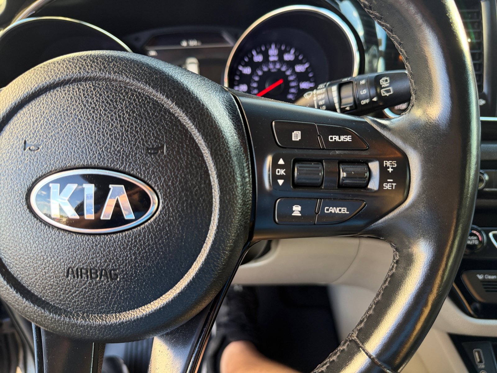 Used 2019 Kia Sedona SX FWD image 18