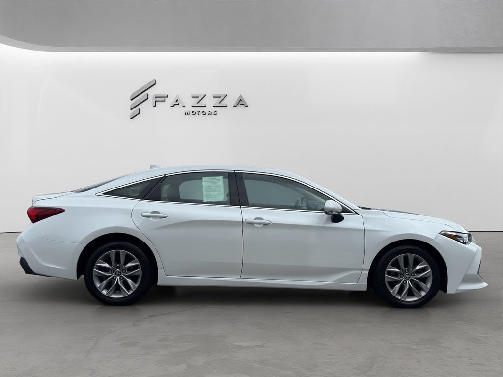 Used 2022 Toyota Avalon XLE w/ Moonroof Package FWD image 12