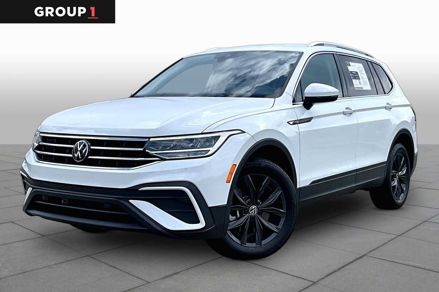 Used 2024 Volkswagen Tiguan SE