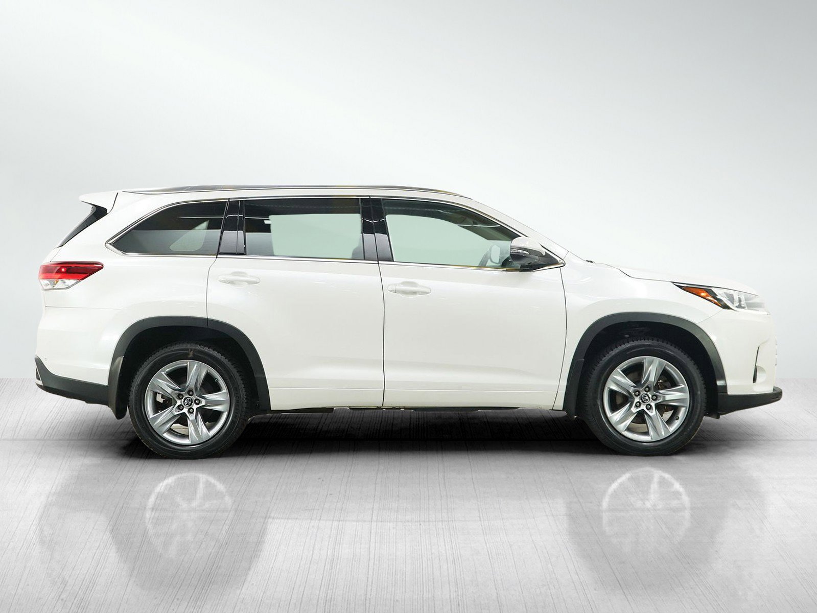 Used 2017 Toyota Highlander Limited AWD/4WD image 6