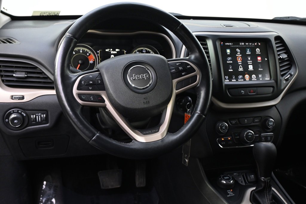 Used 2017 Jeep Cherokee Latitude w/ Safety/Convenience Group image 12