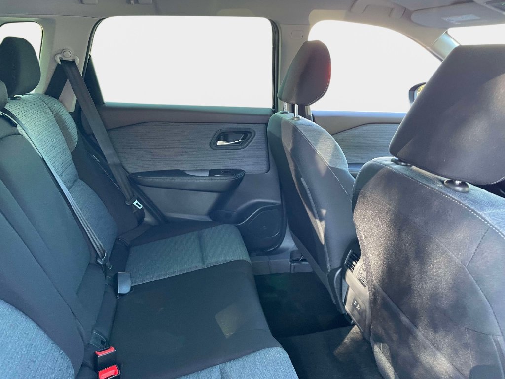 Used 2023 Nissan Rogue SV FWD image 12