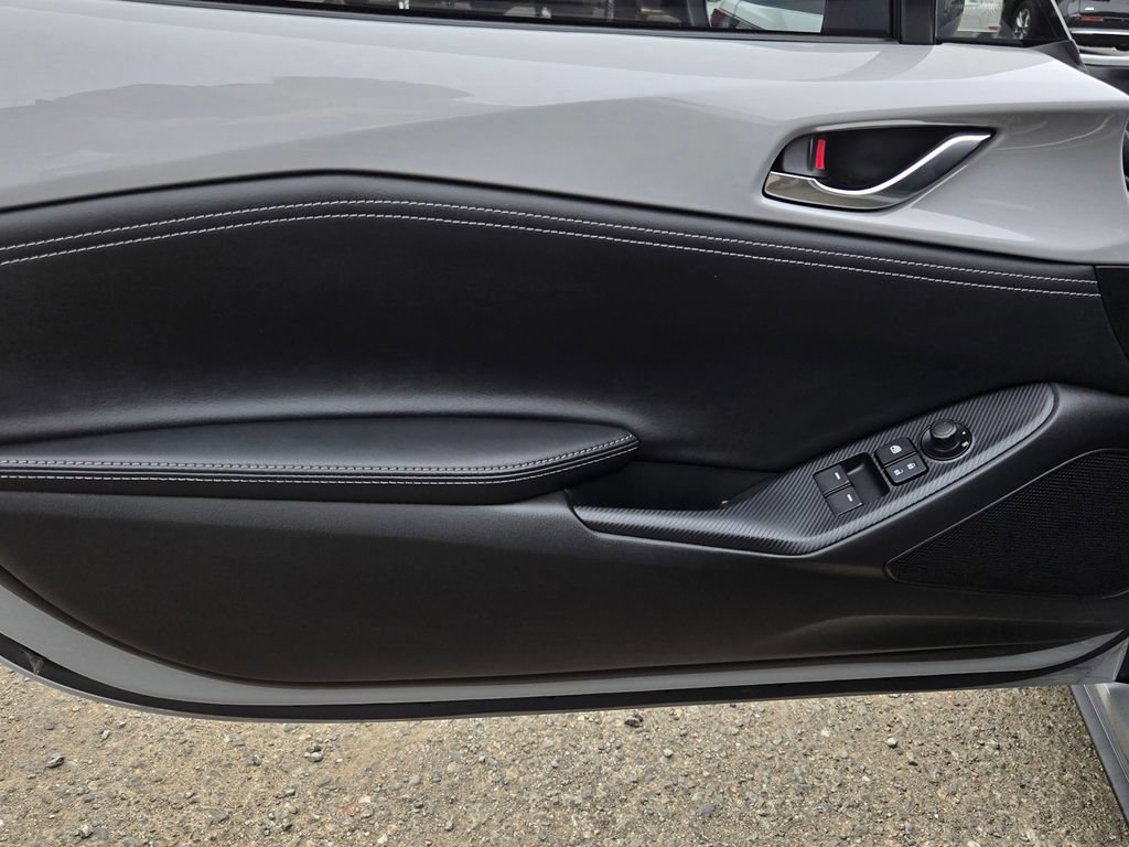 Certified 2024 MAZDA MX-5 Miata Club RWD image 11