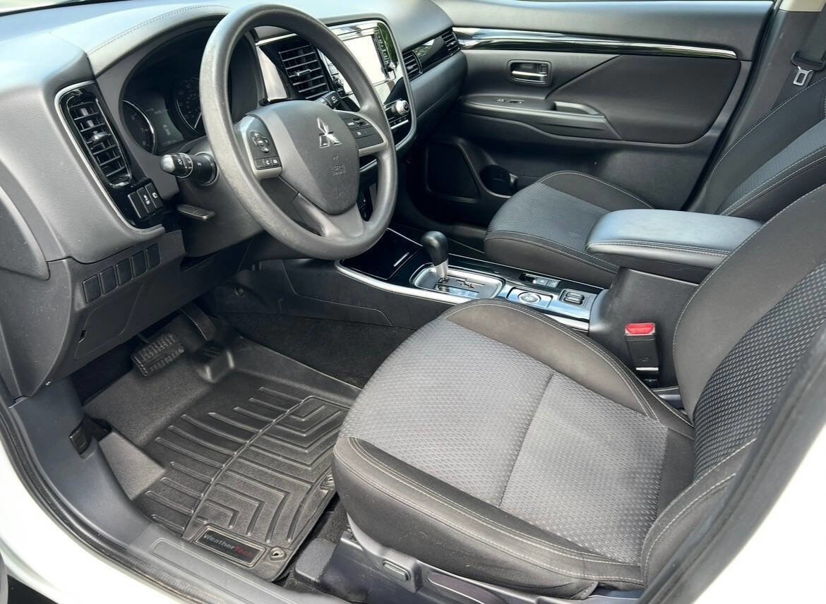 Used 2020 Mitsubishi Outlander ES AWD/4WD image 13