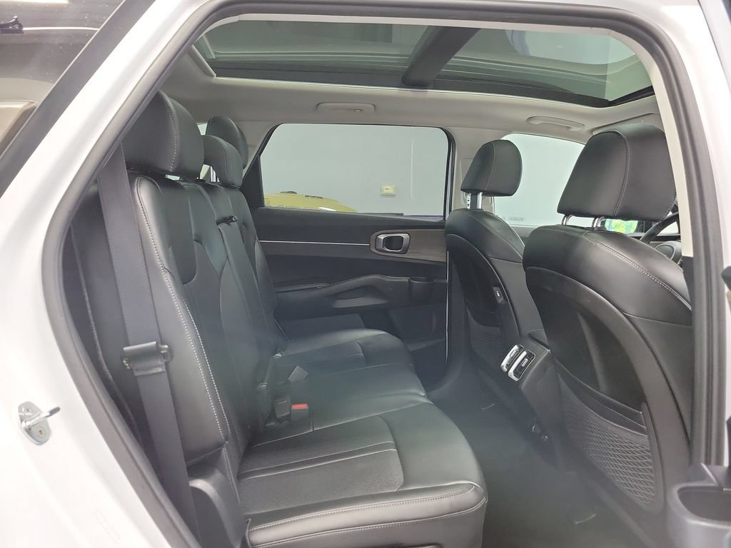Used 2023 Kia Sorento S w/ Panoramic Sunroof Package AWD/4WD image 11