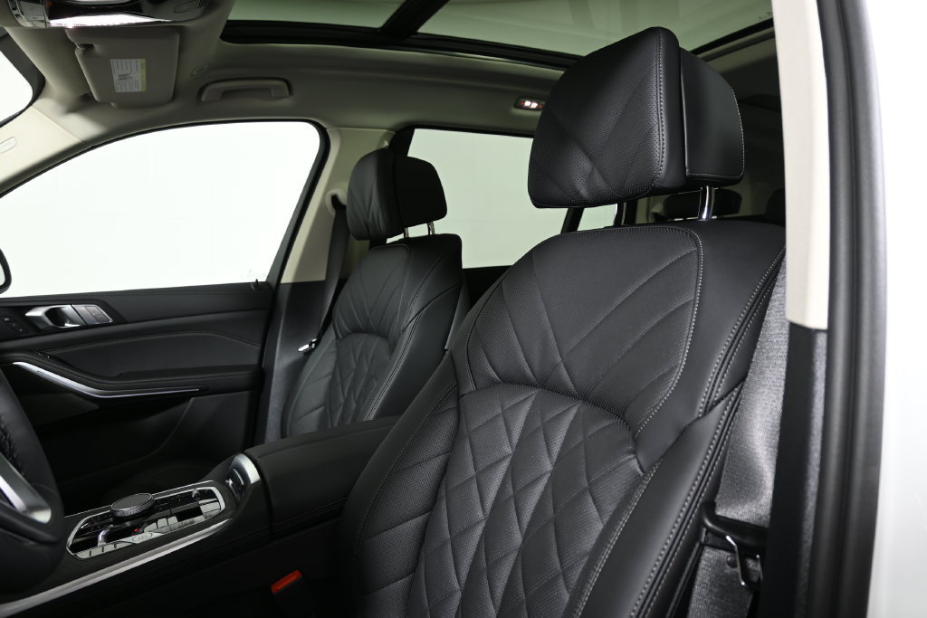 Used 2027 BMW X7 xDrive40i AWD/4WD image 16