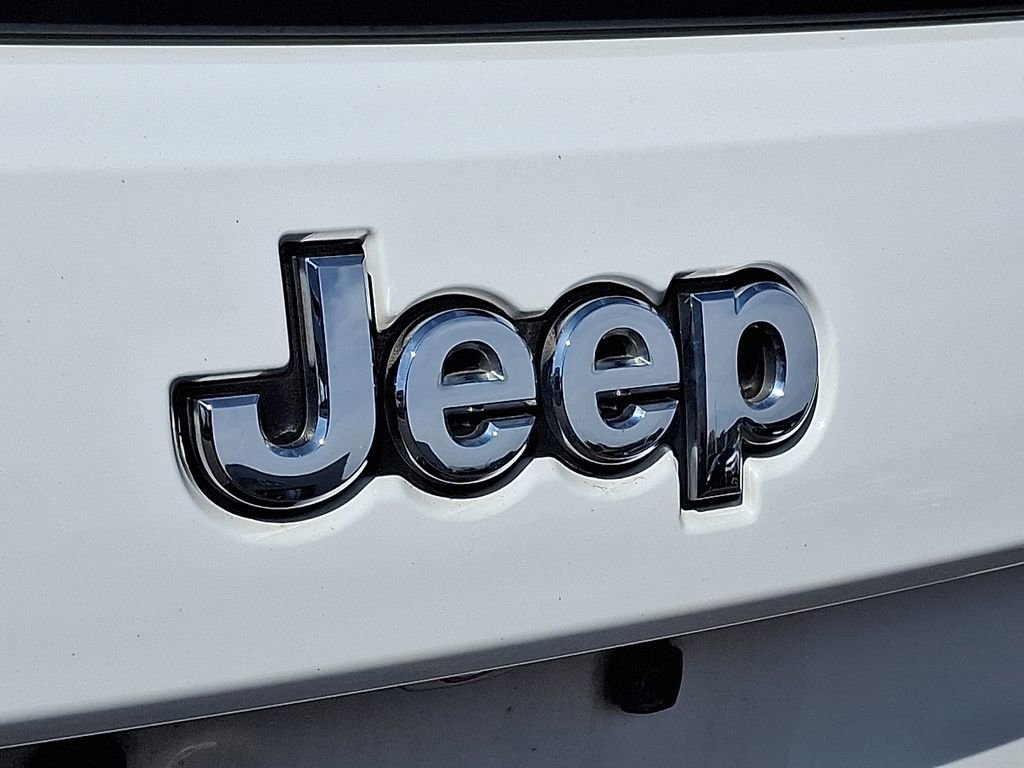 Used 2017 Jeep Grand Cherokee Limited image 10