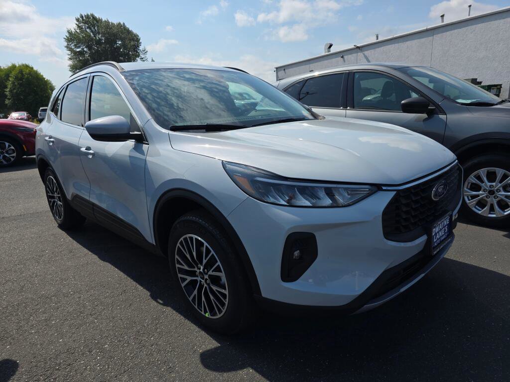 New 2025 Ford Escape SE w/ Class II Trailer Tow Package FWD image 3