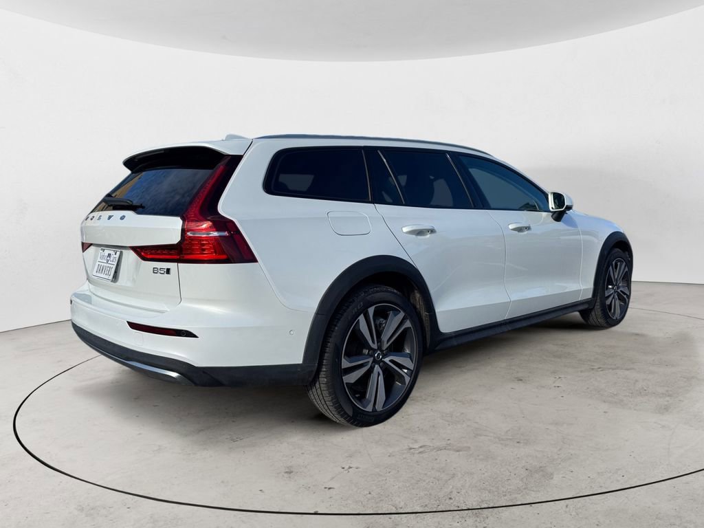 Certified 2025 Volvo V60 B5 Cross Country Plus image 6