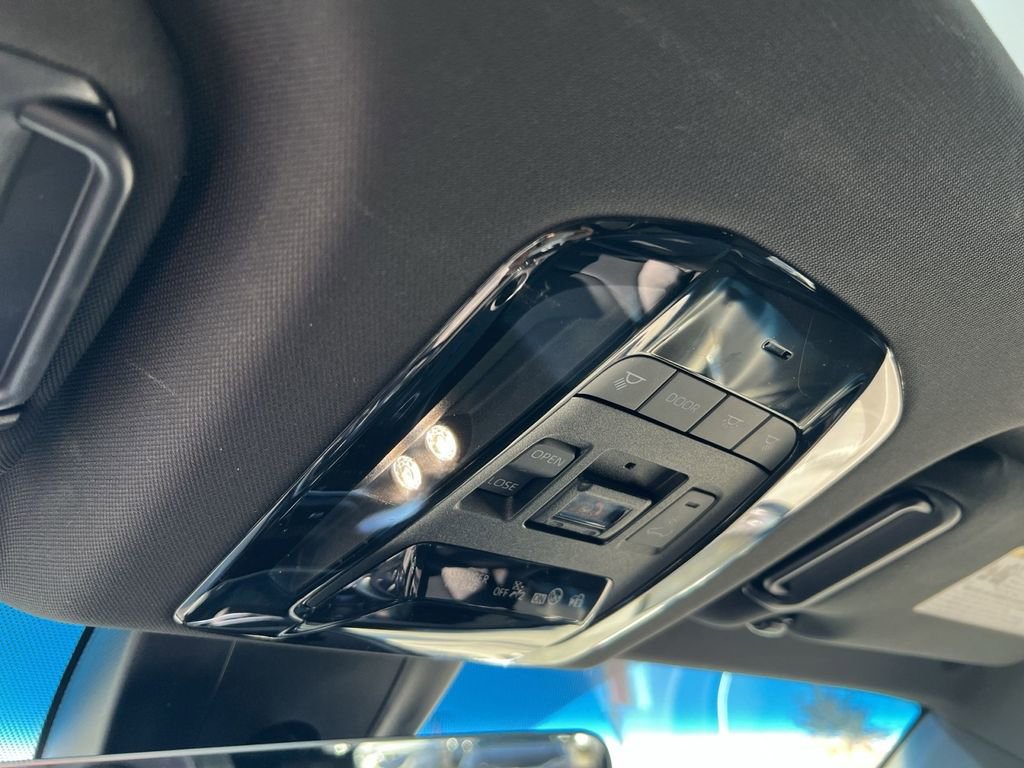 Used 2023 Toyota Venza Nightshade image 33