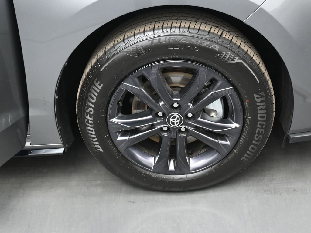 Certified 2026 Toyota Sienna XSE image 40