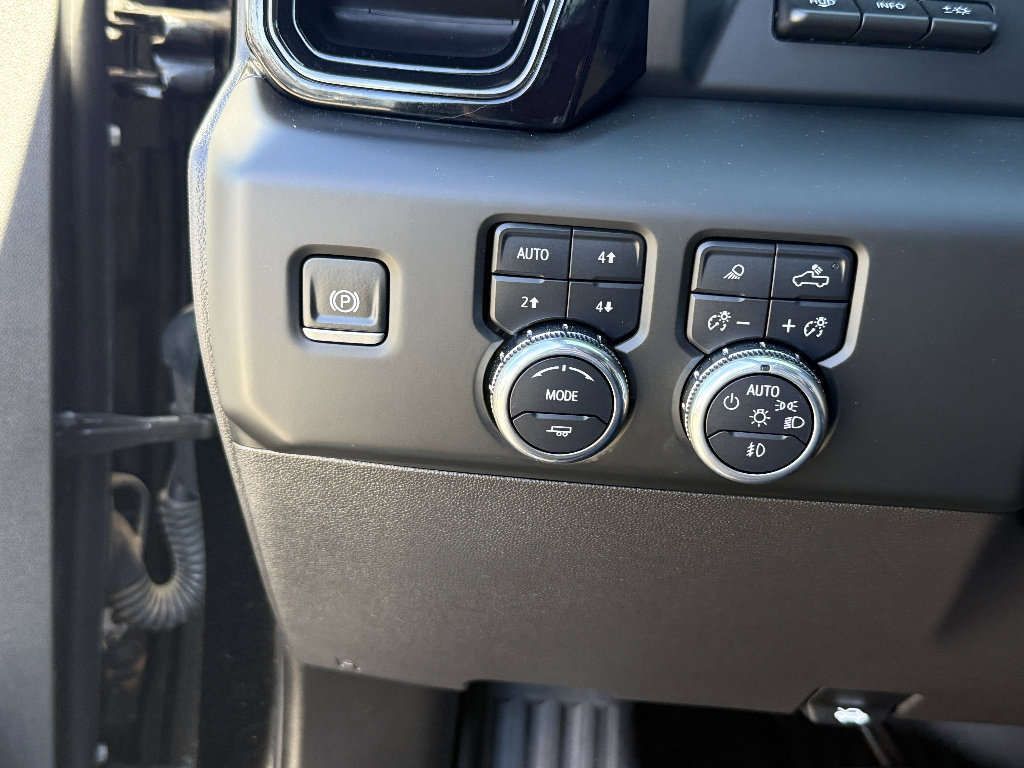 Used 2024 GMC Sierra 1500 Denali w/ Technology Package AWD/4WD image 17