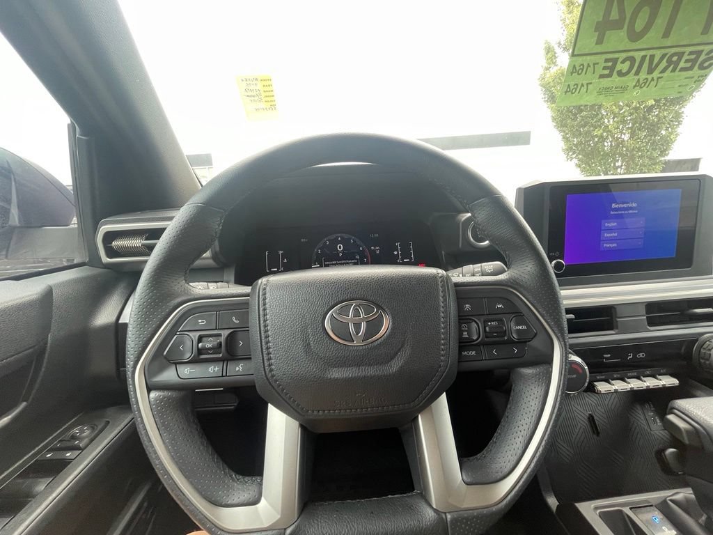 Used 2025 Toyota 4Runner SR5 AWD/4WD image 13