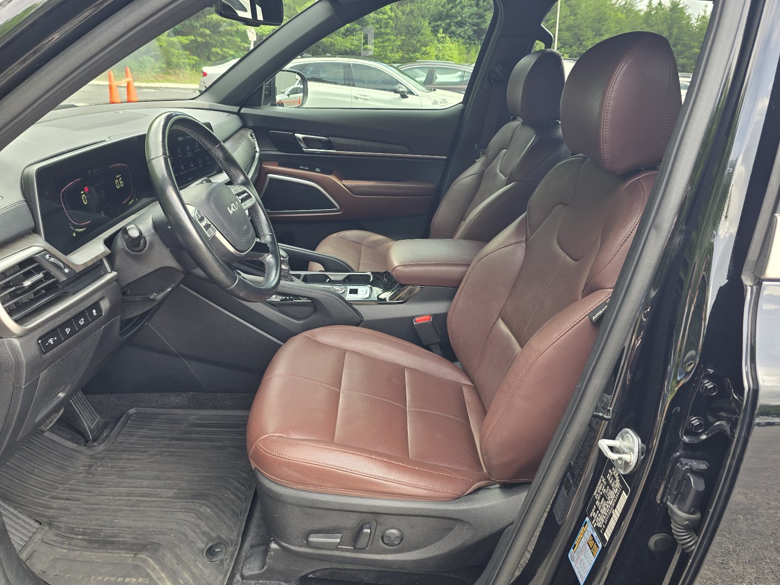 Used 2023 Kia Telluride EX w/ EX Captain's Chair Package AWD/4WD image 12