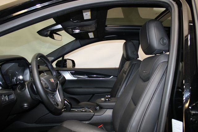 Used 2025 Cadillac XT5 Premium Luxury image 9