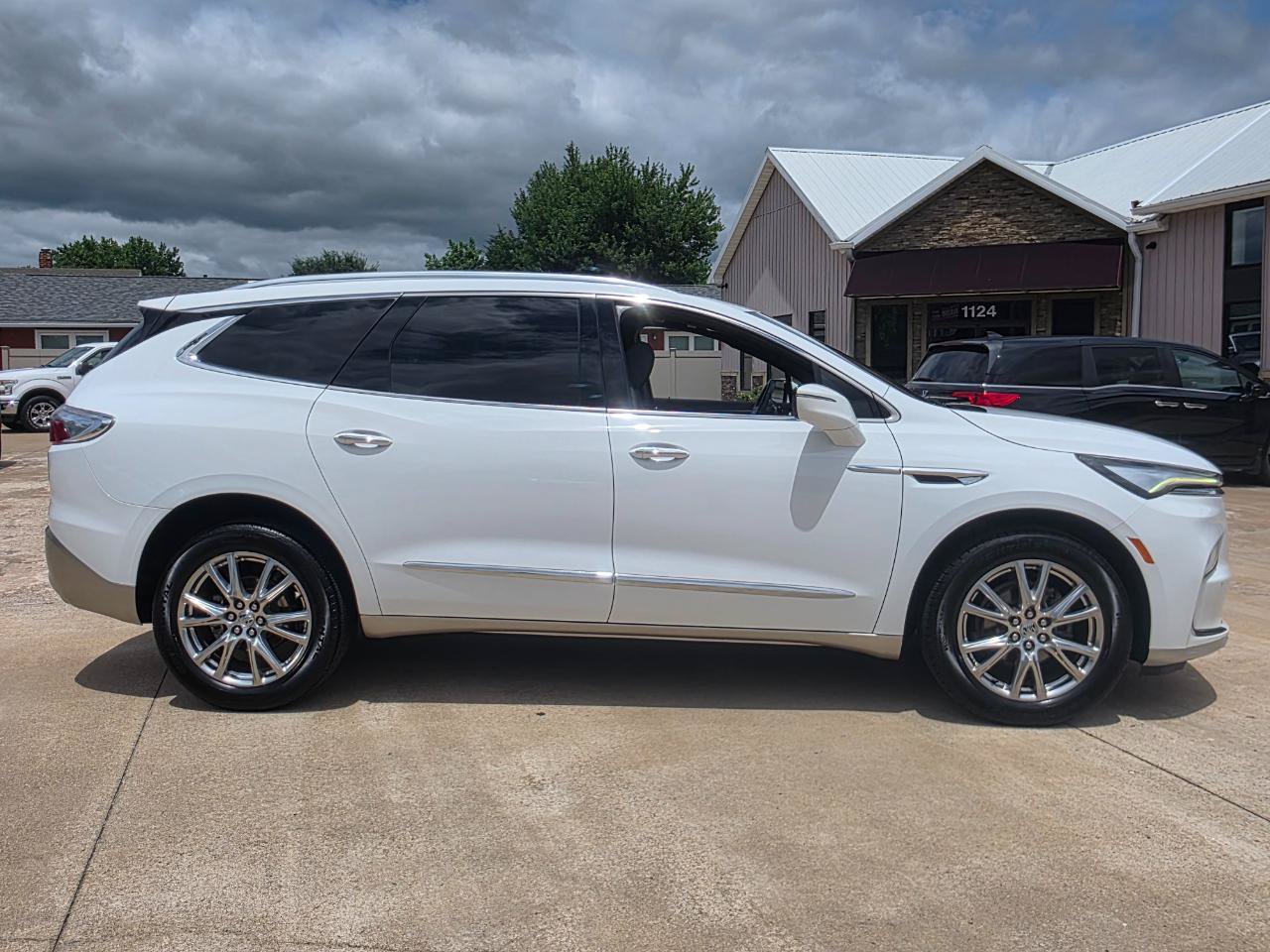 Used 2023 Buick Enclave Essence w/ Experience Buick Package FWD image 24
