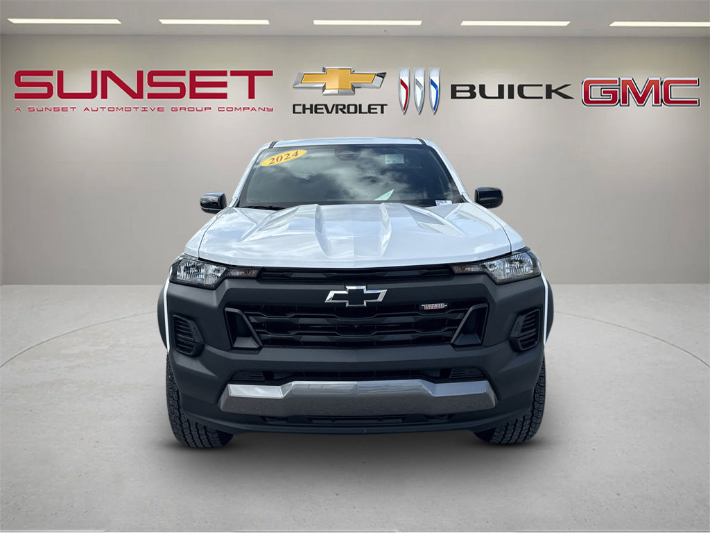 Certified 2024 Chevrolet Colorado Trail Boss w/ LPO, Dark Essentials Package AWD/4WD image 2