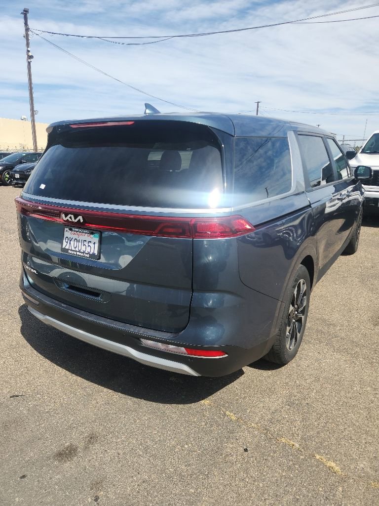 Used 2024 Kia Carnival EX FWD image 12