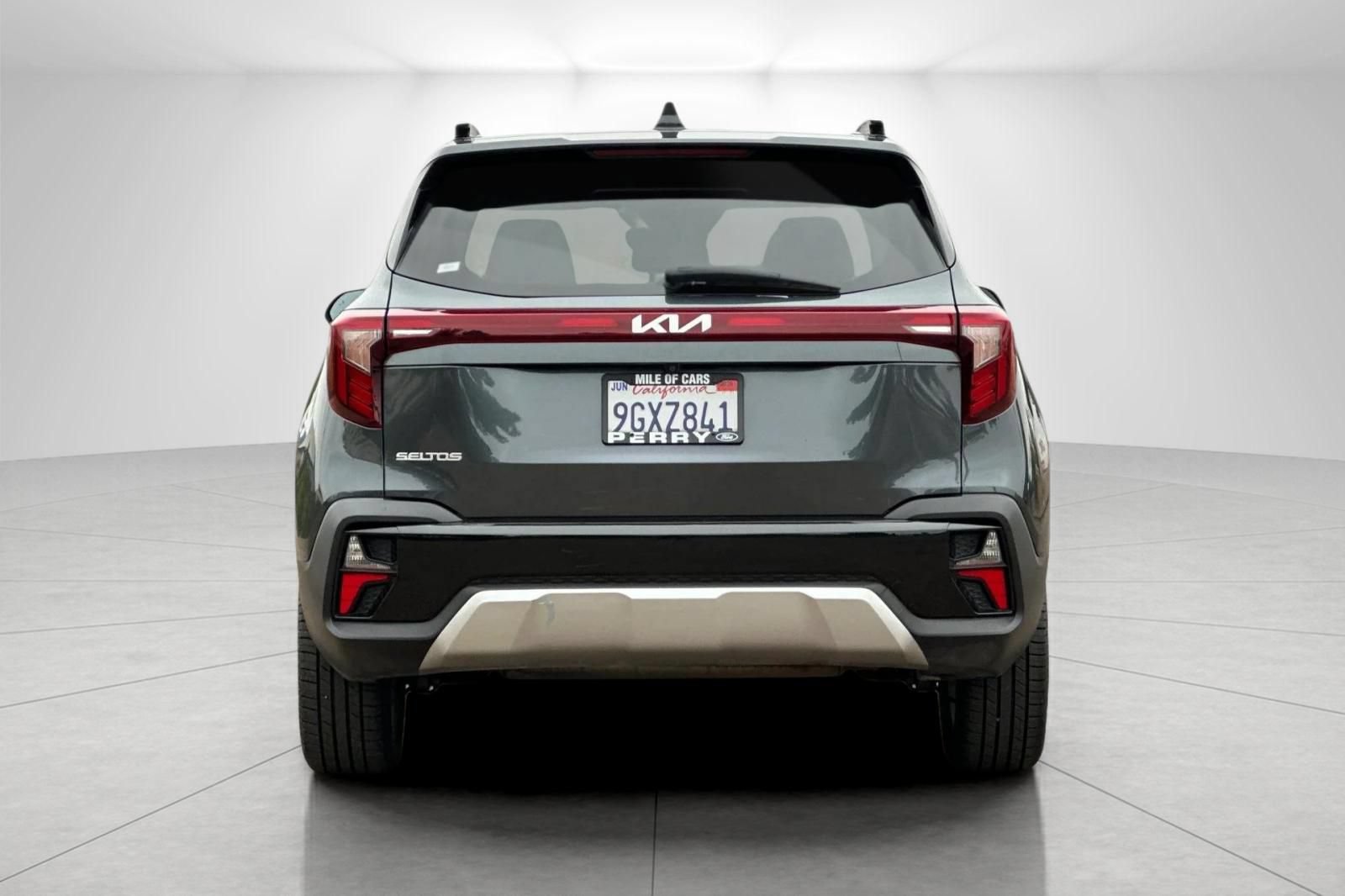 Used 2024 Kia Seltos EX FWD image 4