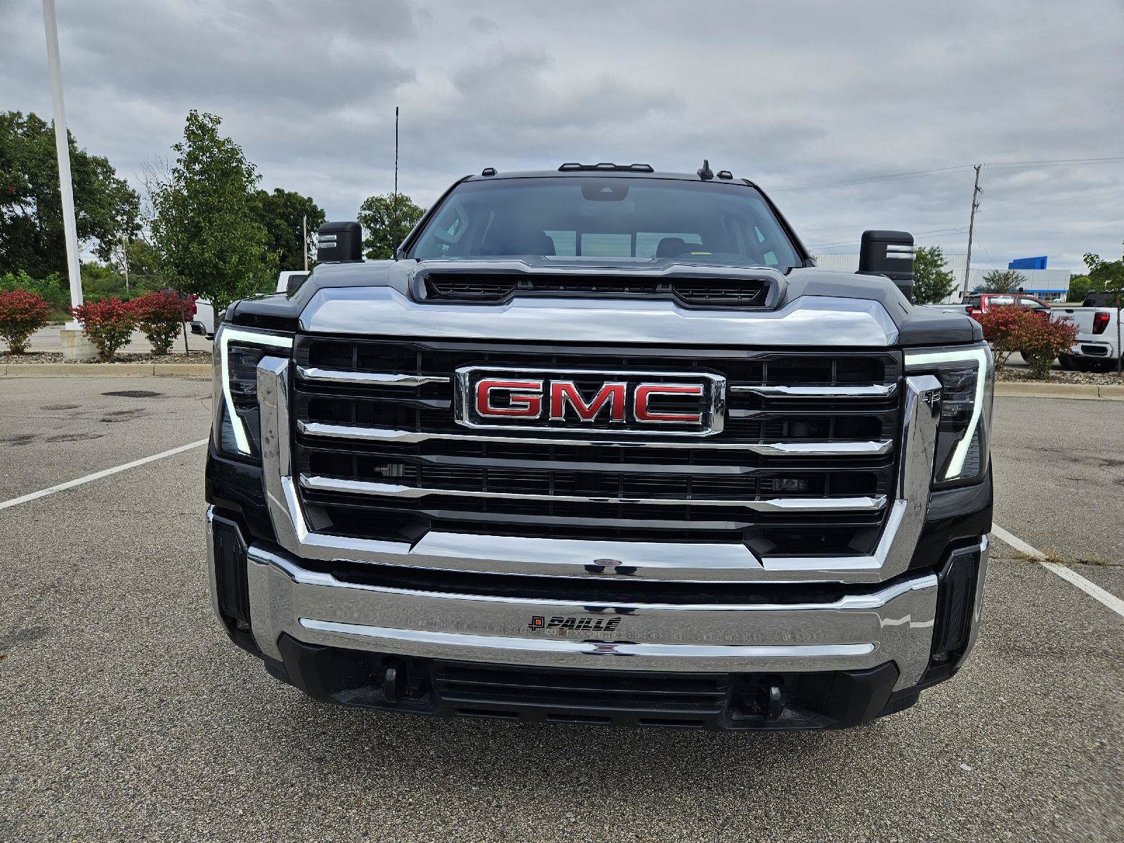 Used 2025 GMC Sierra 2500 SLE w/ Preferred Package AWD/4WD image 2