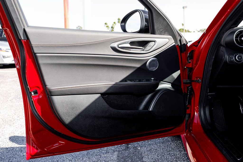 New 2025 Alfa Romeo Giulia w/ Driving Assist Package RWD image 24