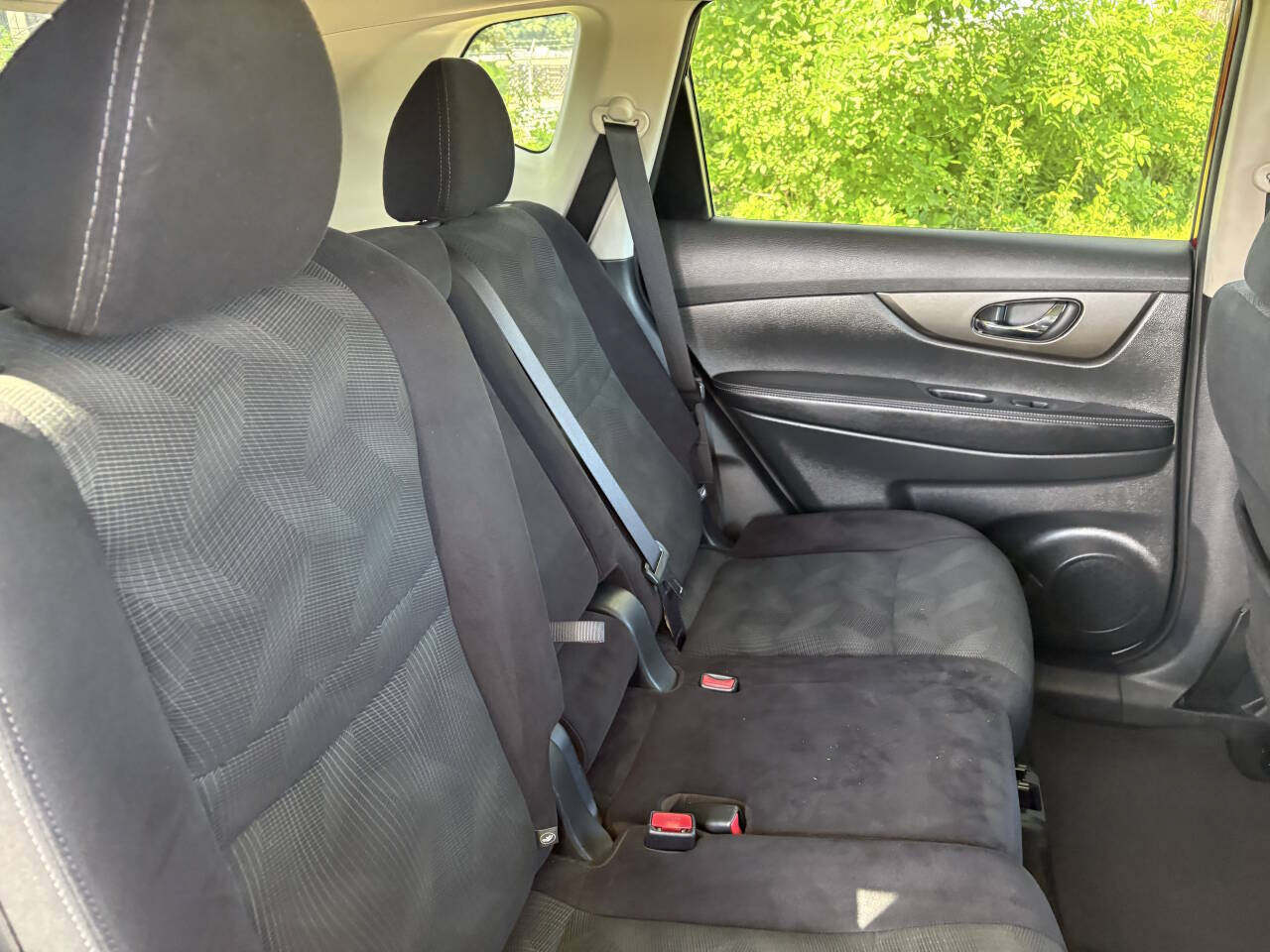 Used 2015 Nissan Rogue SV w/ SV Premium Package AWD/4WD image 33