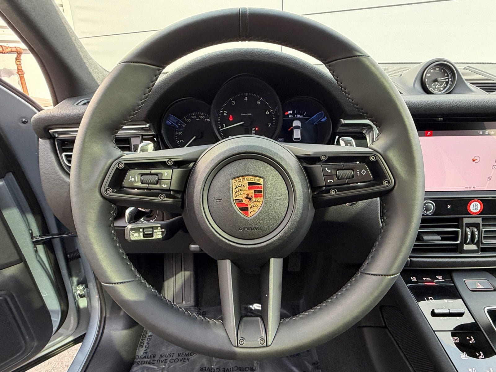 Used 2025 Porsche Macan image 23