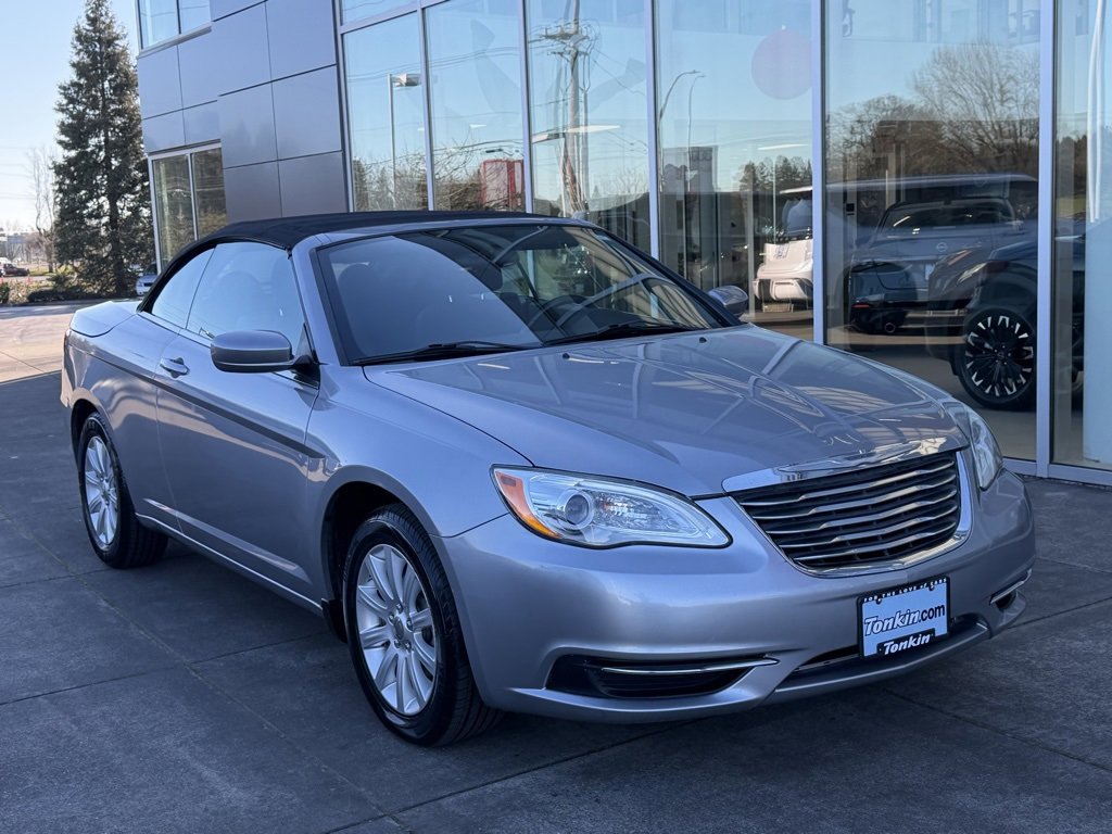 Used 2013 Chrysler 200 Touring image 2
