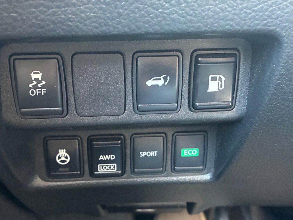 Used 2018 Nissan Rogue SV w/ Premium Package image 27