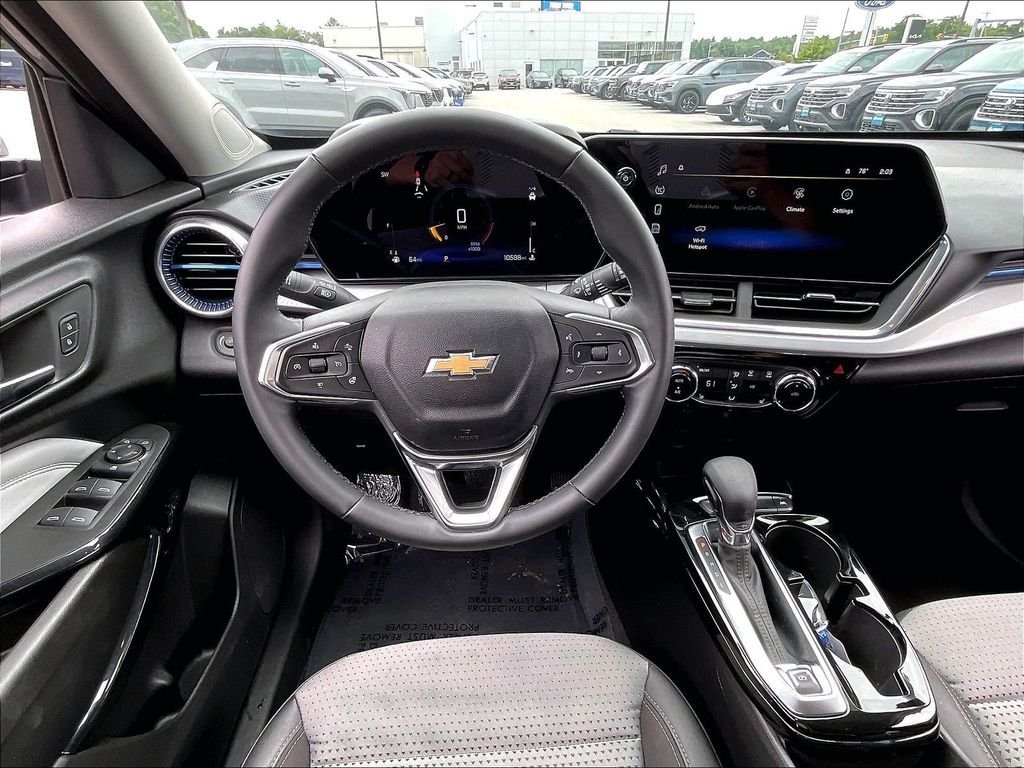 Used 2024 Chevrolet Trax LT w/ Driver Confidence Package FWD image 16
