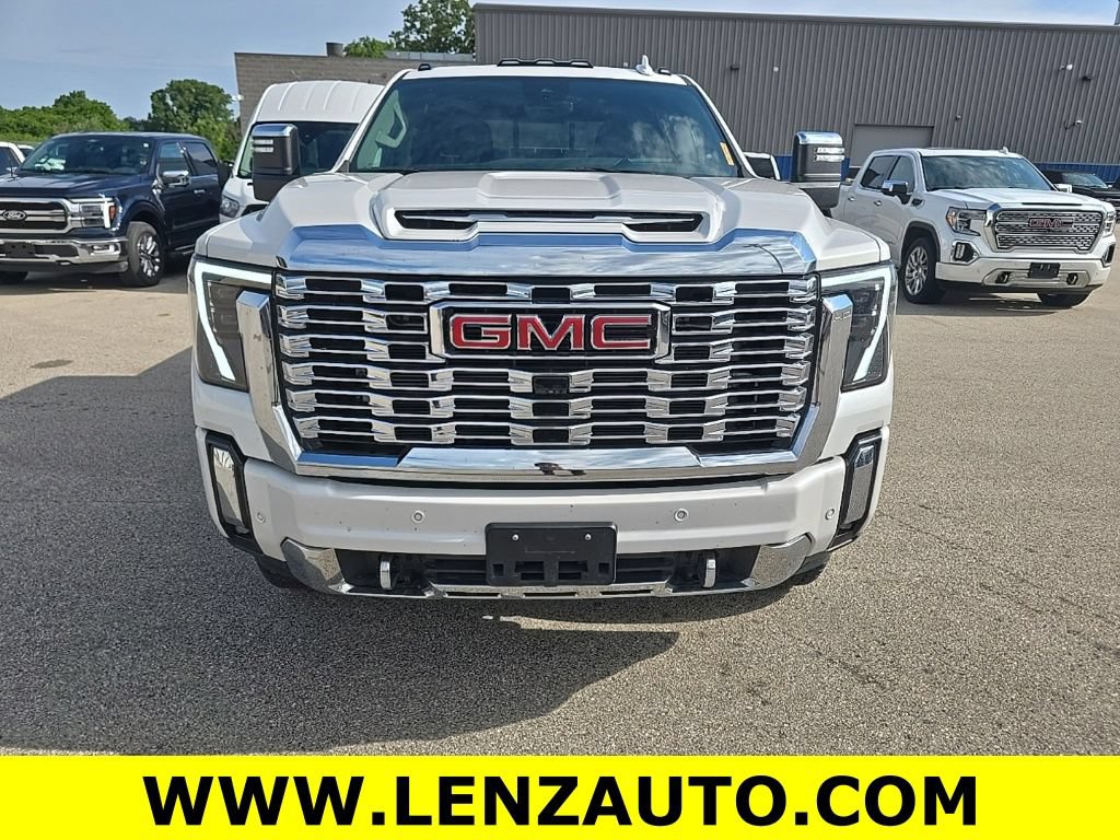 Used 2025 GMC Sierra 2500 Denali w/ Denali Reserve Package AWD/4WD image 2