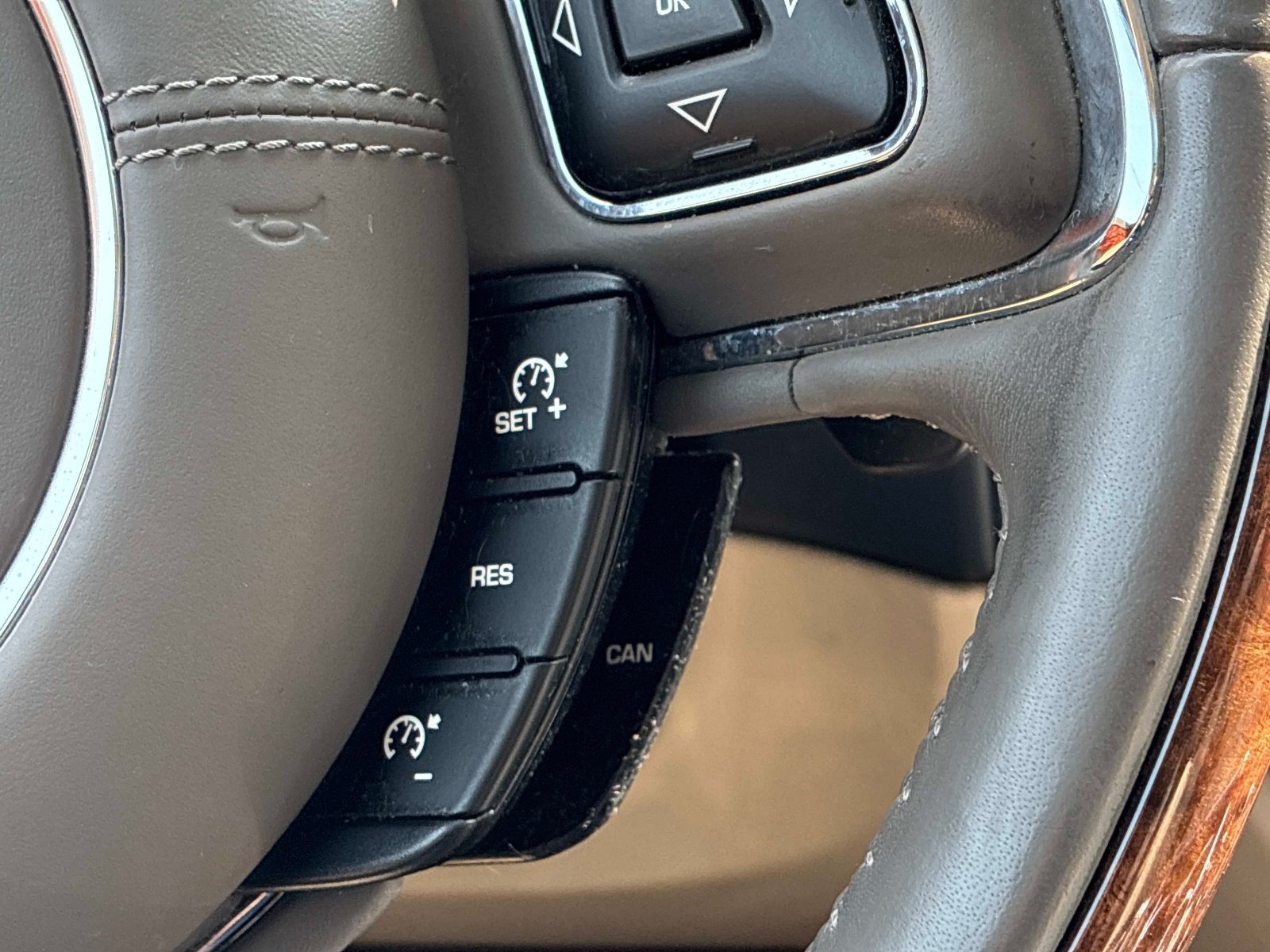 Used 2013 Jaguar XJ RWD image 31