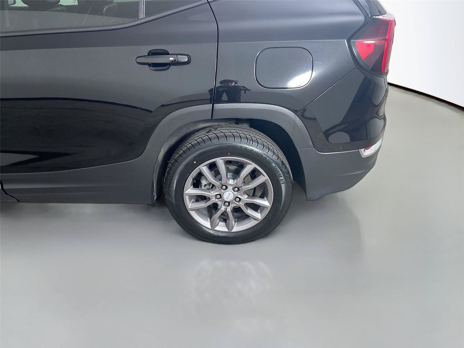 Used 2024 GMC Terrain SLT AWD/4WD image 28