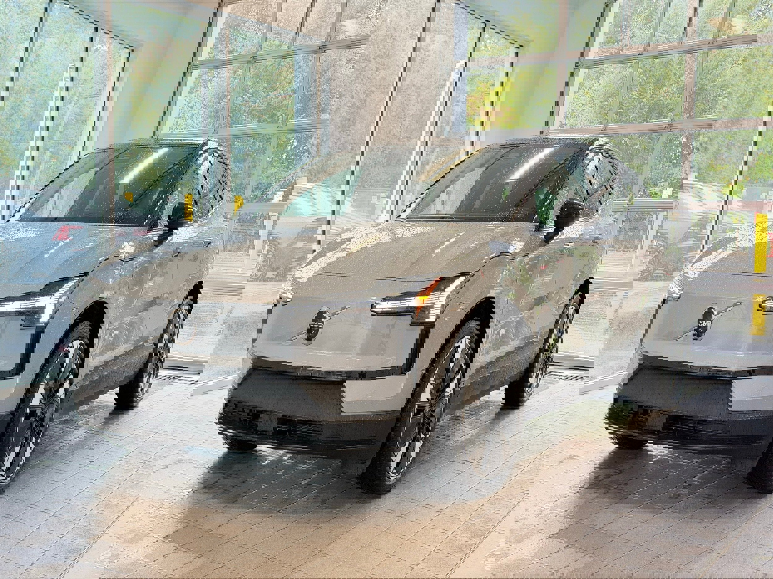 Certified 2025 Volvo EX30 Ultra image 2