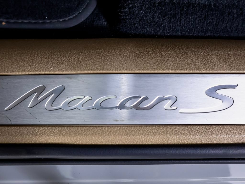 Certified 2023 Porsche Macan S w/ Premium Package AWD/4WD image 23