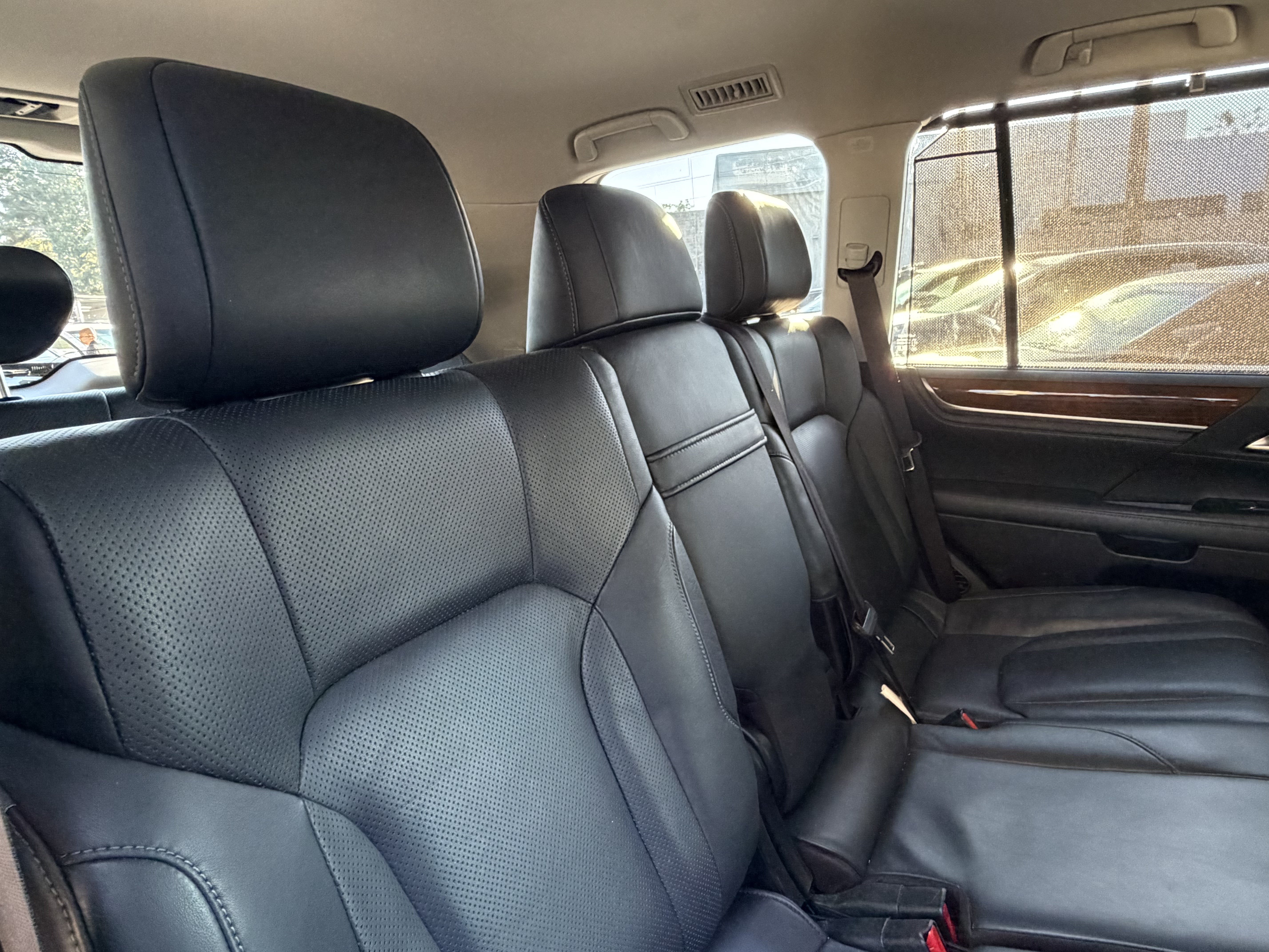 Used 2017 Lexus LX 570 4WD w/ Luxury Package image 40
