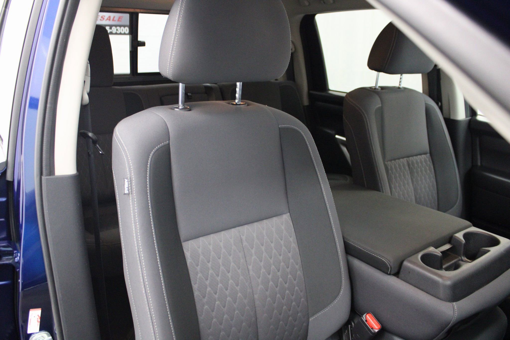 Used 2022 Nissan Titan SV image 29