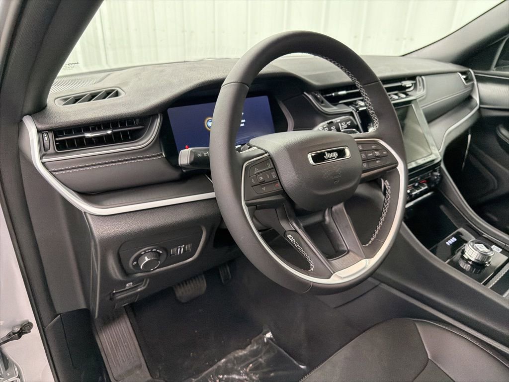 New 2025 Jeep Grand Cherokee L Altitude image 17