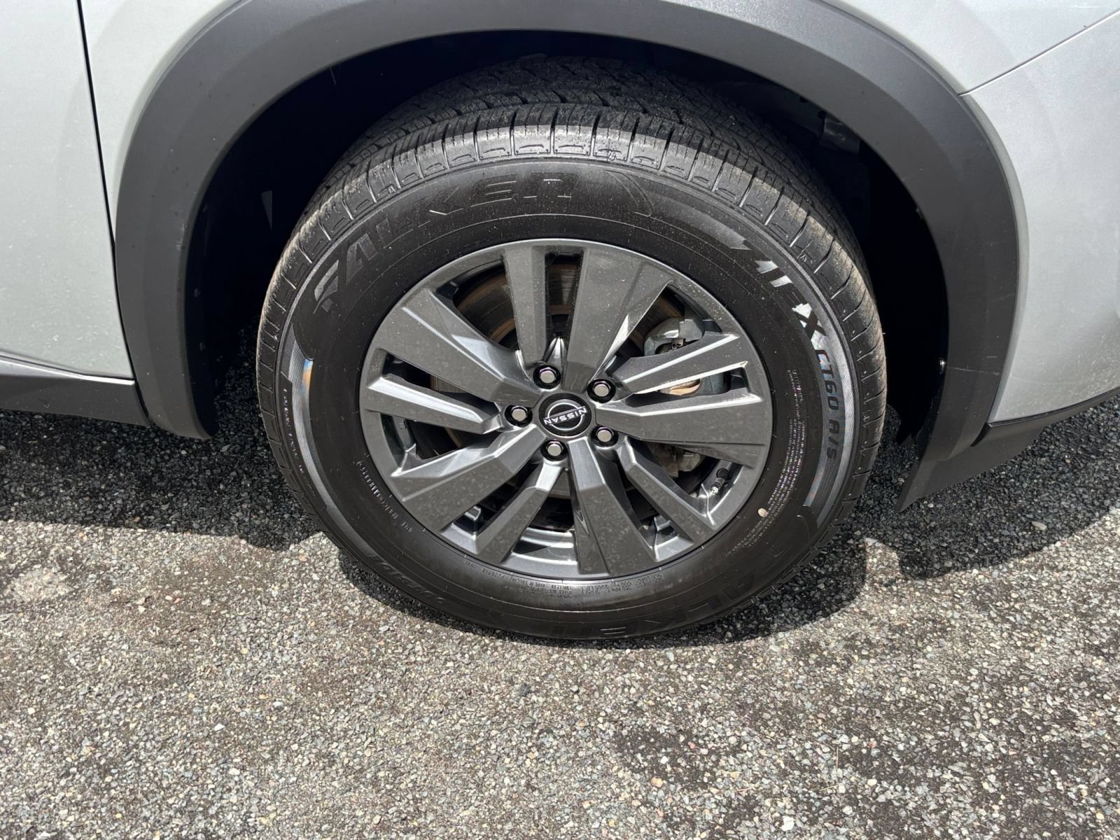 Used 2025 Nissan Pathfinder SV FWD image 33