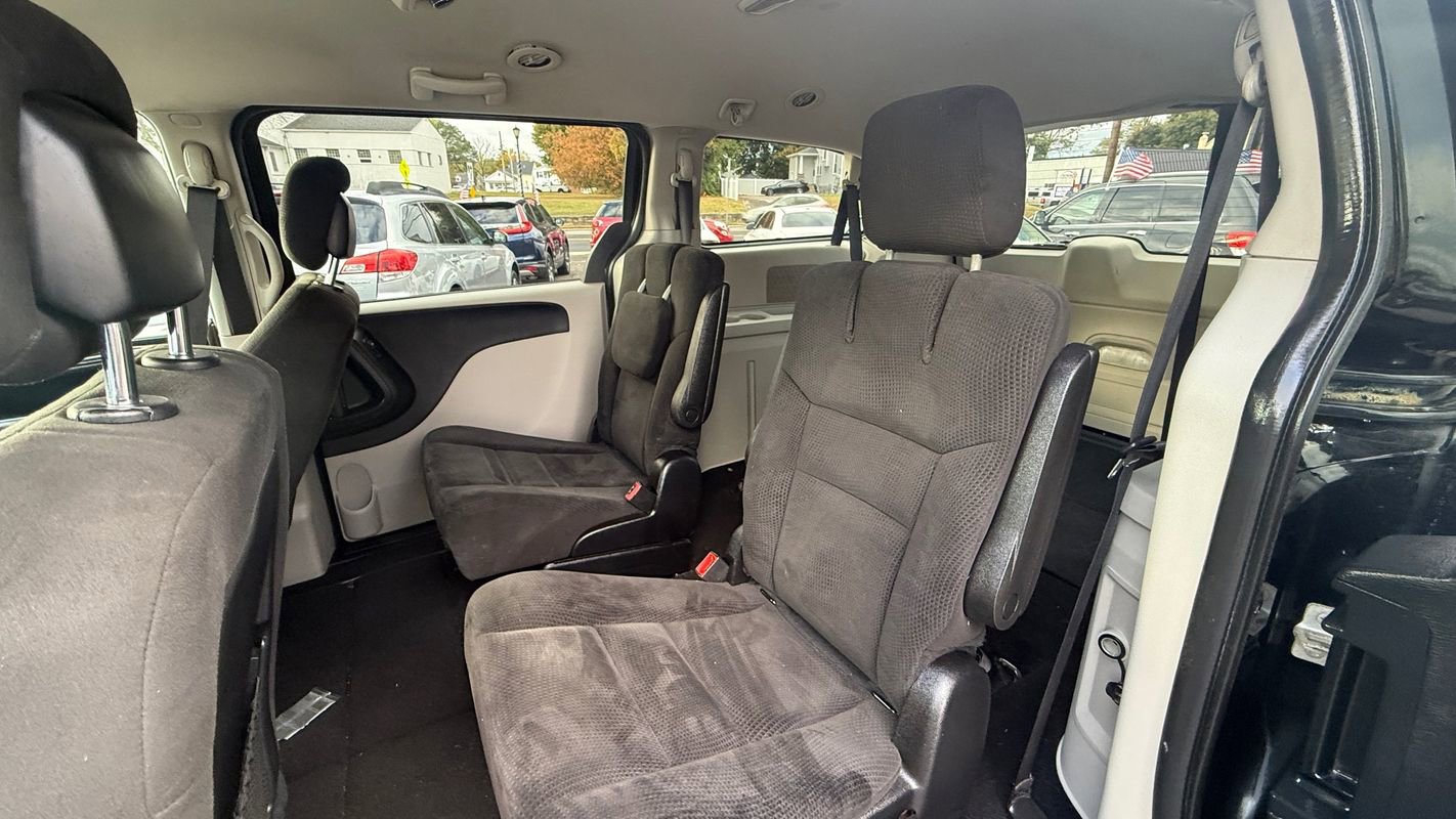 Used 2016 Dodge Grand Caravan SXT image 10