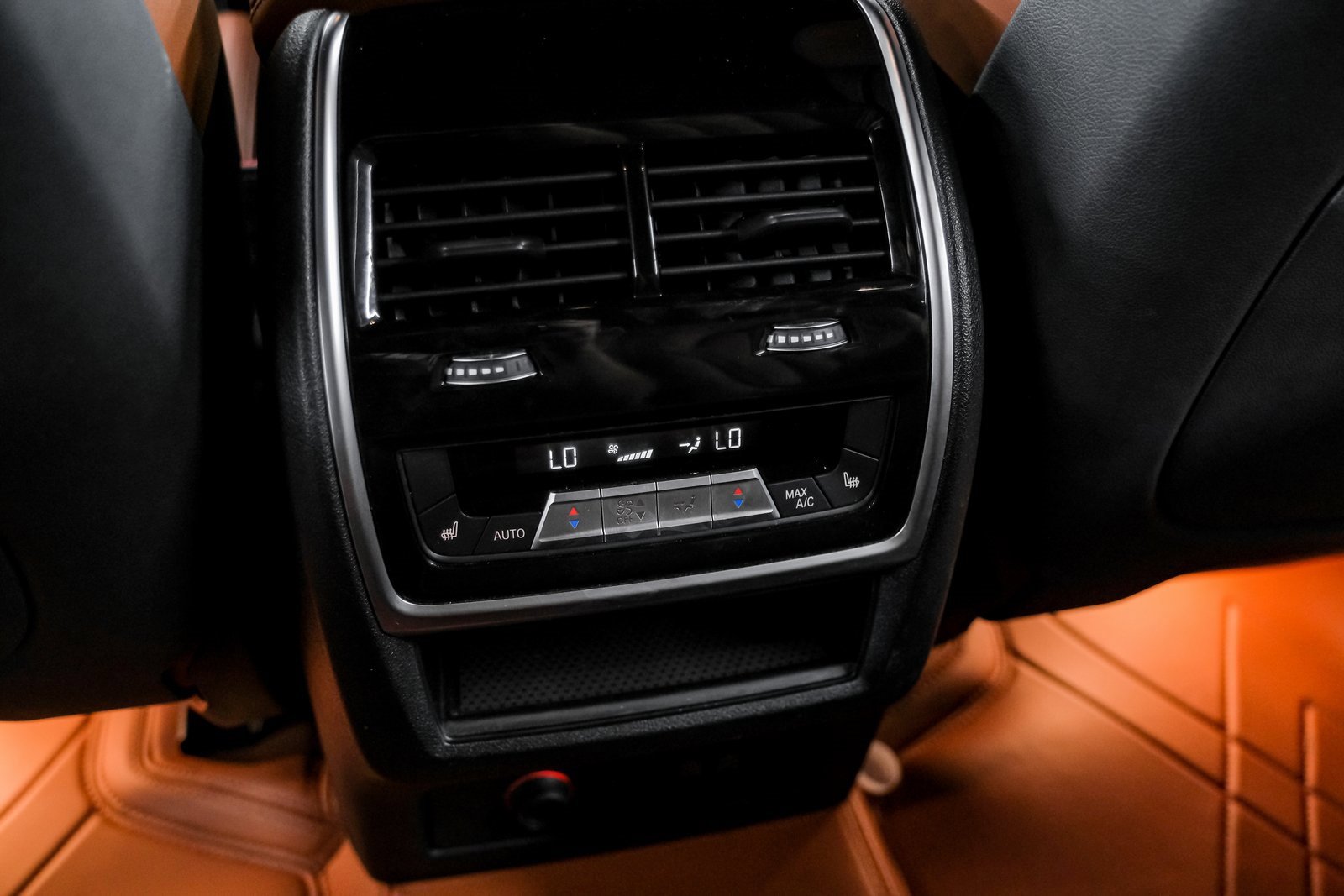 Used 2022 BMW X7 M50i w/ Executive Package image 41