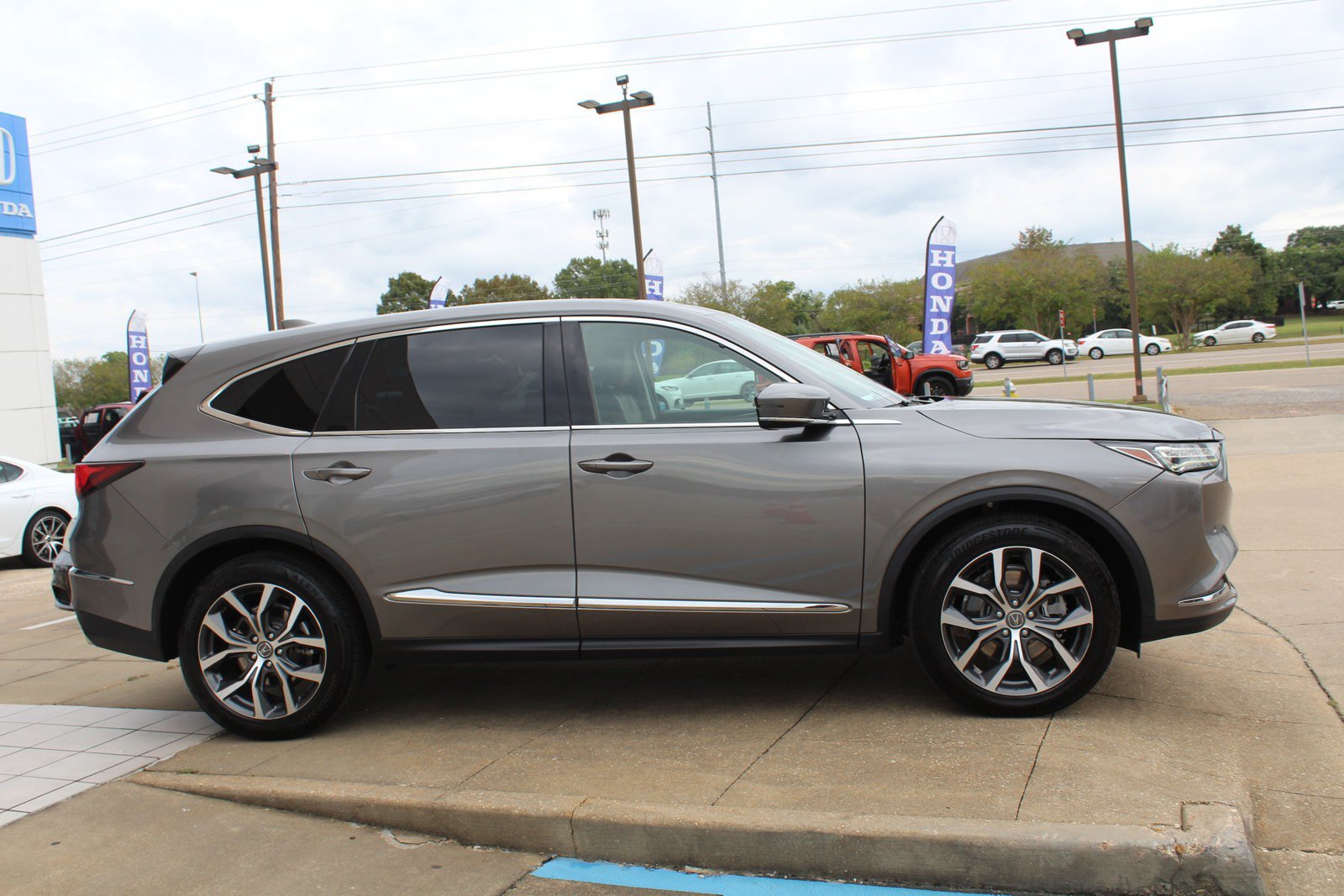 Certified 2024 Acura MDX w/ Technology Package AWD/4WD image 4