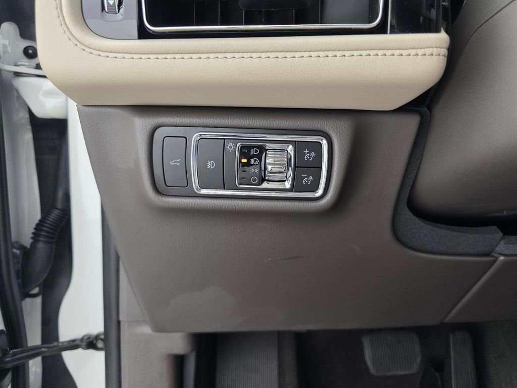 Used 2024 Lincoln Aviator Reserve w/ Equipment Group 201A image 26