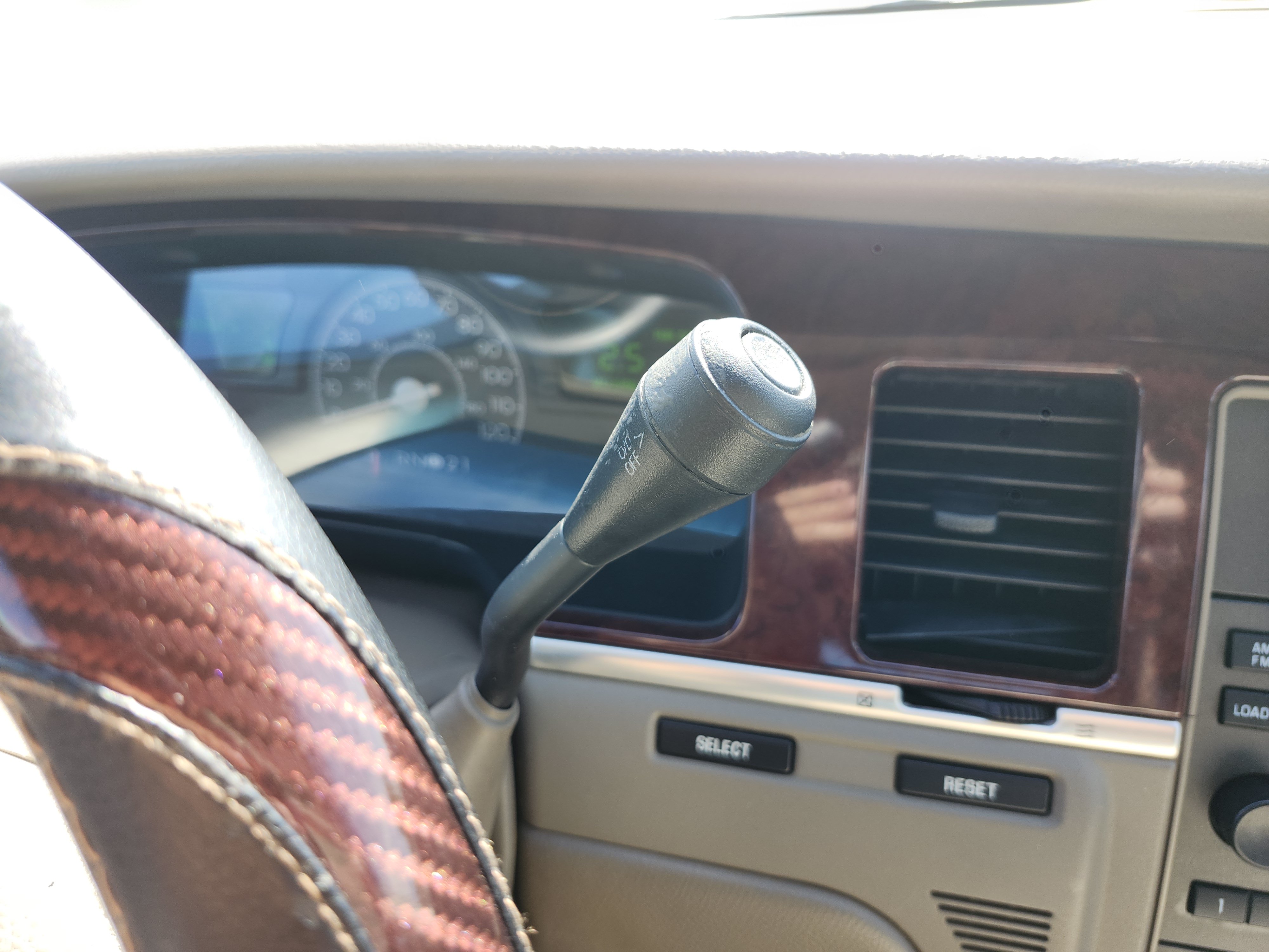 Used 2005 Lincoln Town Car Signature Limited RWD image 8