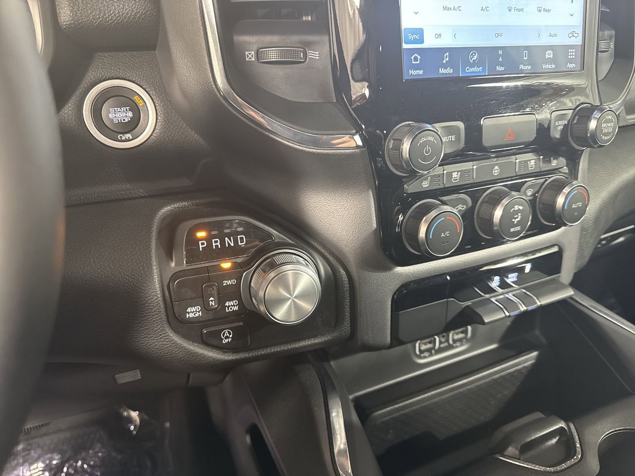 Used 2024 RAM 1500 Laramie image 29