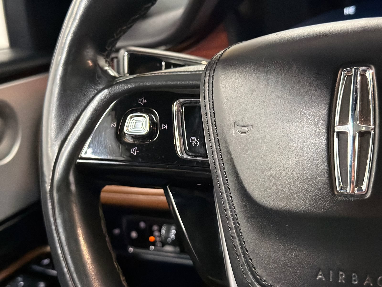 Used 2023 Lincoln Aviator Reserve w/ Equipment Group 201A AWD/4WD image 23