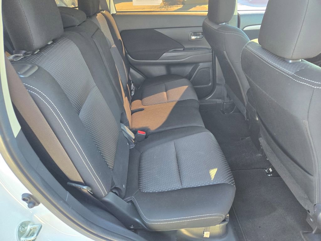 Used 2018 Mitsubishi Outlander SE FWD image 13